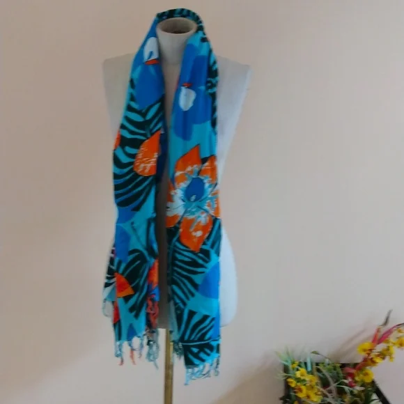 Hibiscus Collection Hawaii Scarf. - Picture 2 of 6